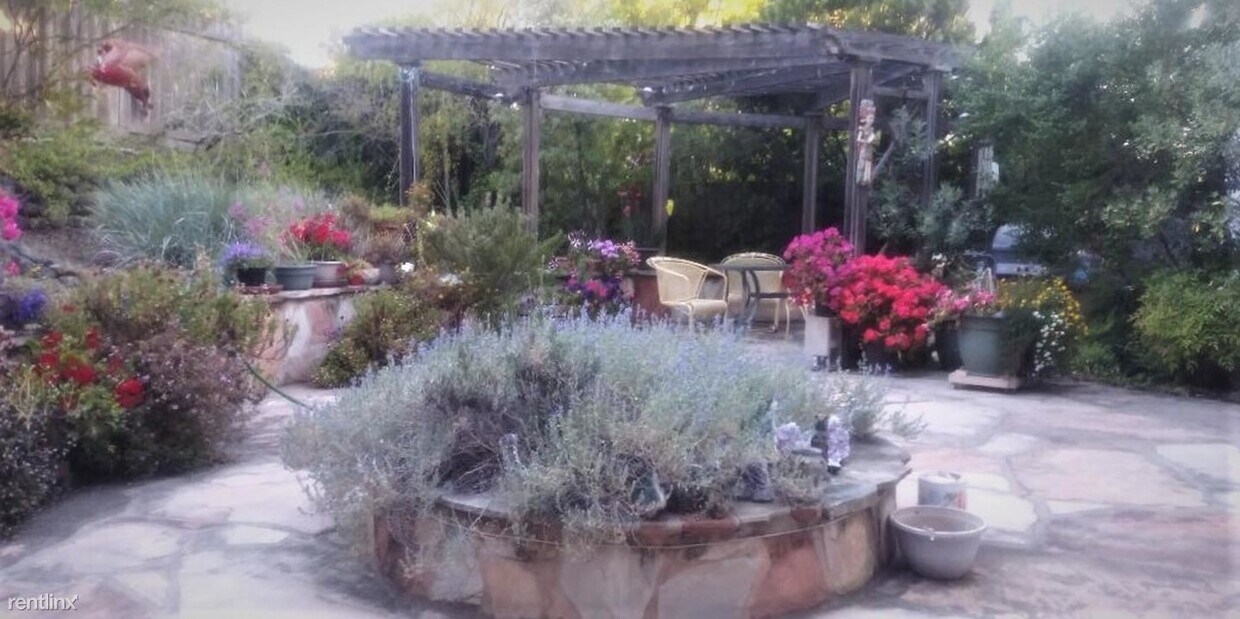 Foto del edificio - 4 br, 2 bath House - 4830 El Grande Pl Spa...