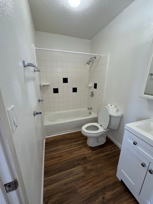 Foto principal - 2355 Round Top Dr