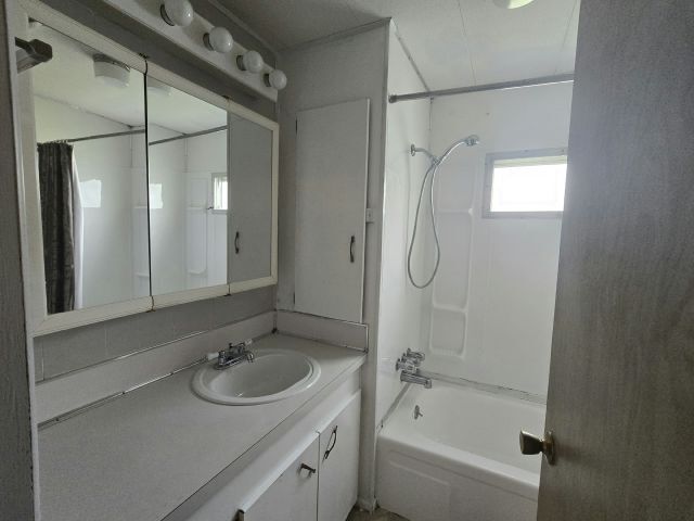 Foto del edificio - 305 49th Ave Dr W