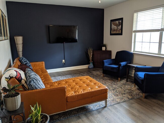 living room - 700 W Lakewood Ave
