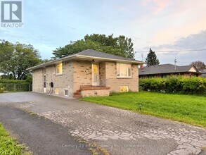 Building Photo - 701 Maria St