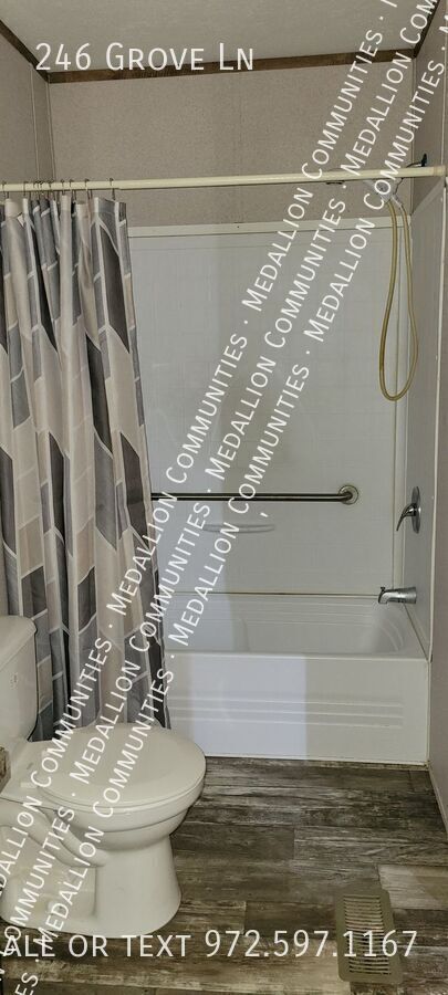 Foto del edificio - 246 Grove Ln