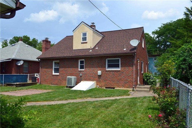 Building Photo - 822 North Saint Elmo Street
