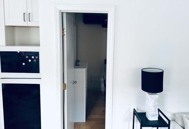 Foto del edificio - 9503 National Blvd