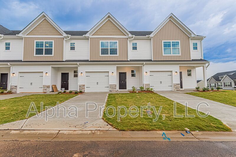 Foto principal - 6 Apricot Ln