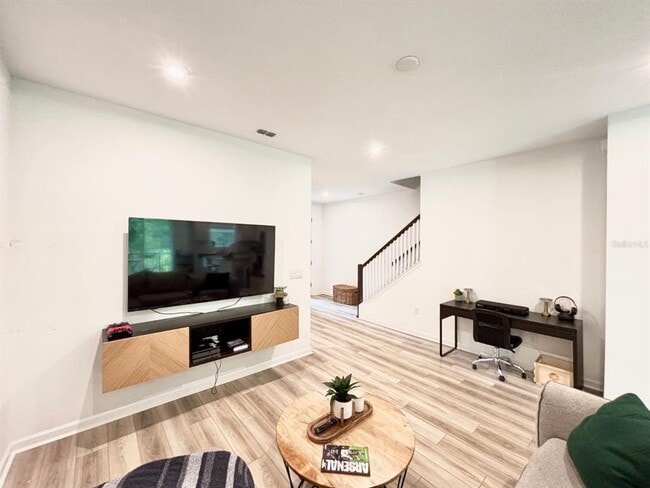 Building Photo - 1010 Spring Palms Lp