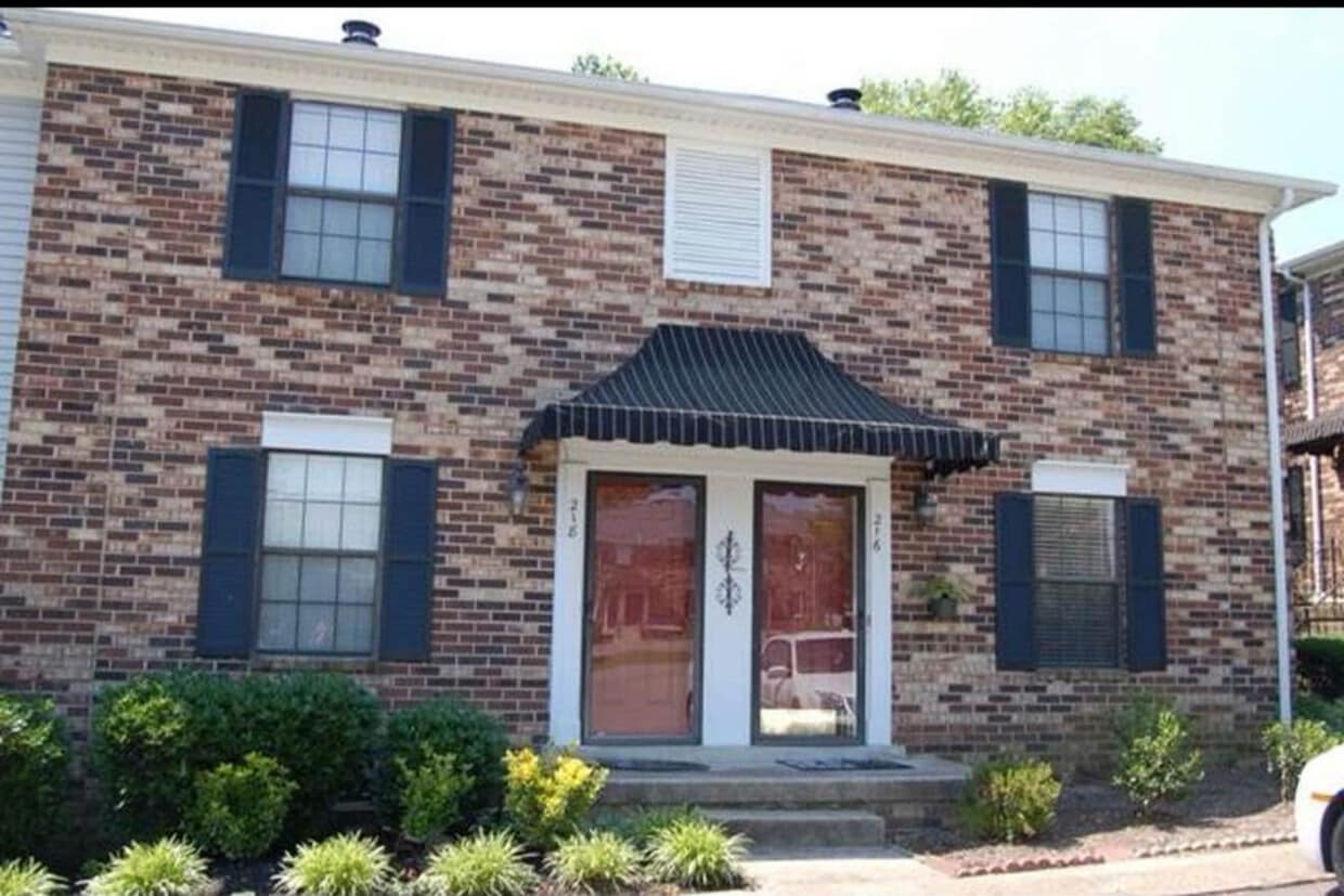 Primary Photo - 216 Edgewood Dr