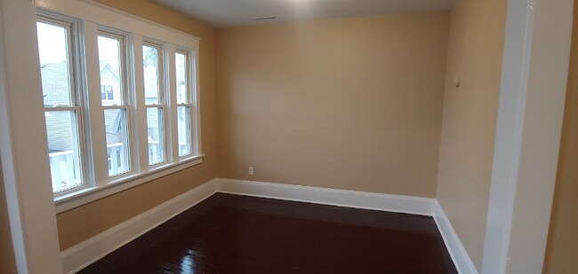 Building Photo - 2432 S 5th Pl