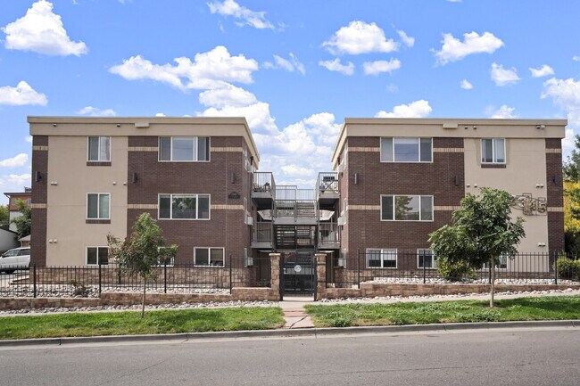 Foto del edificio - Updated Apartment in The Heart of Jefferson Park