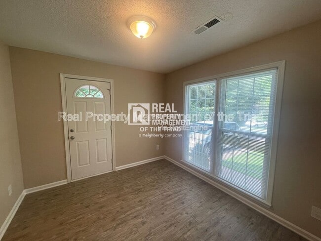 Building Photo - 4005 Sassafras Ct