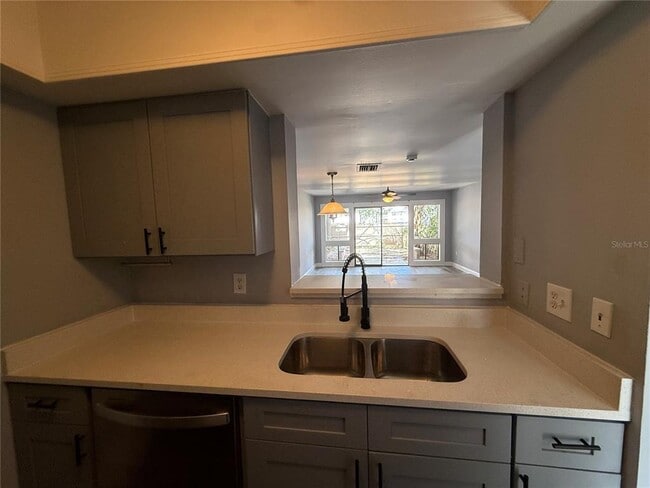 Building Photo - 5055 Eaglesmere Dr