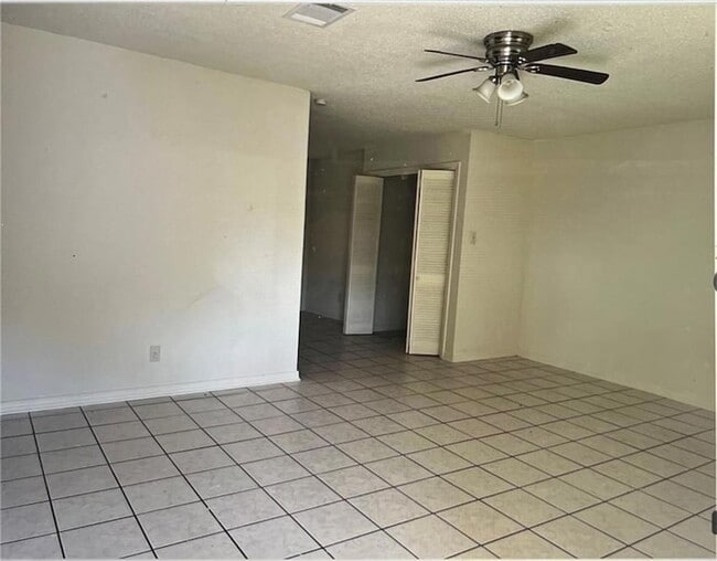 Building Photo - 500 Kinler St