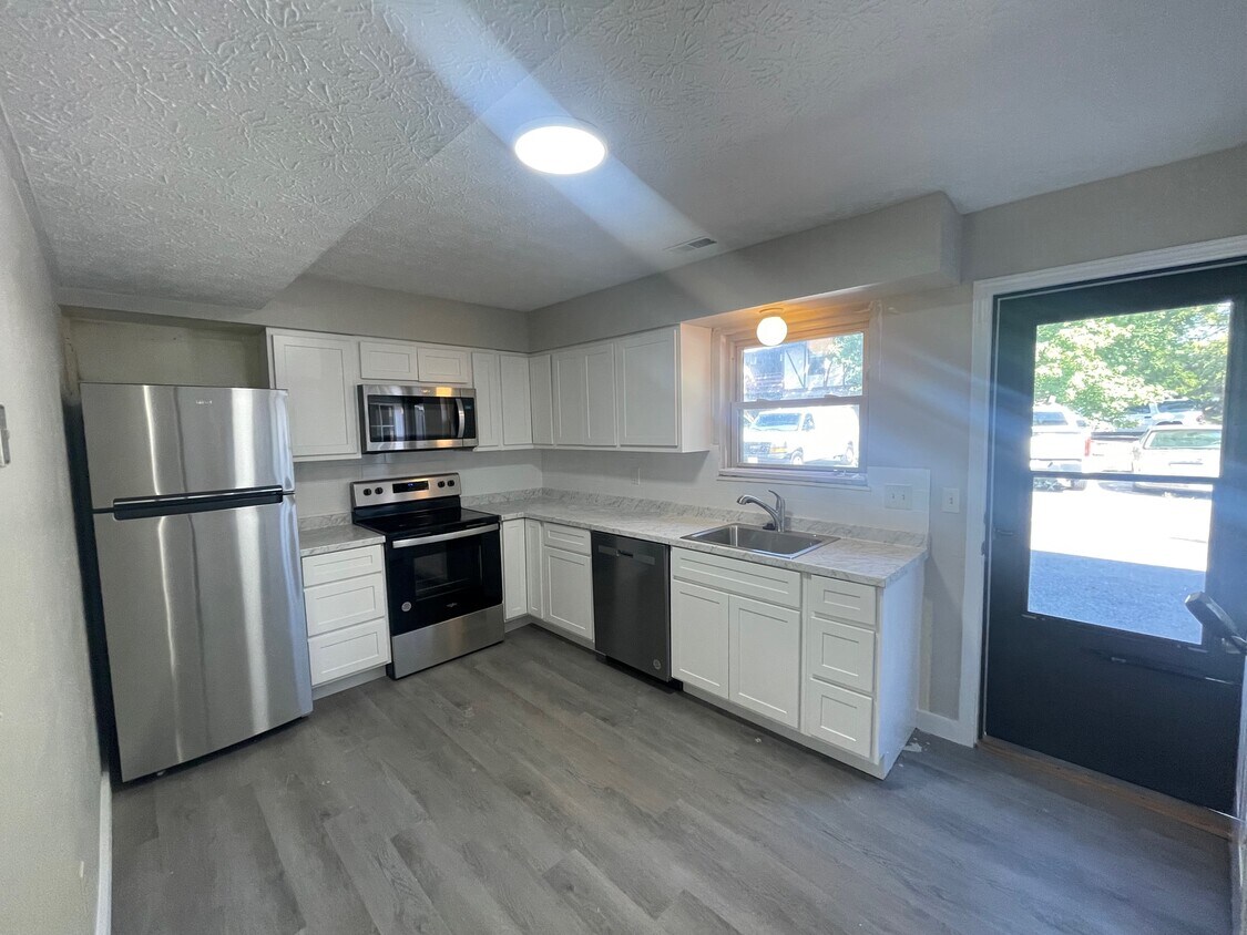 Renovated 2 Bedroom Townhome! Apartments in Belleville, IL