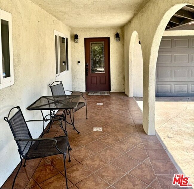 Foto del edificio - 21963 Strawberry Ln