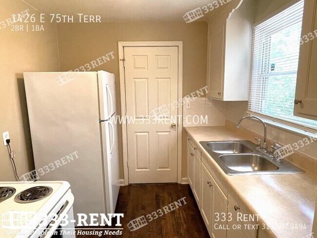 Building Photo - Location is everything in this cute ranch ...