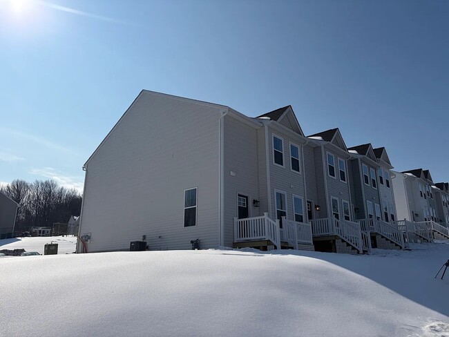 Building Photo - 101 Abramo Victor Dr