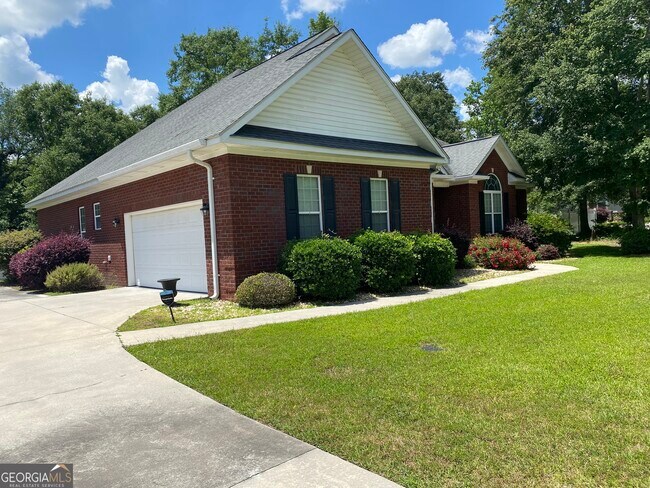 Foto del edificio - 418 Myrtle Crossing Ln