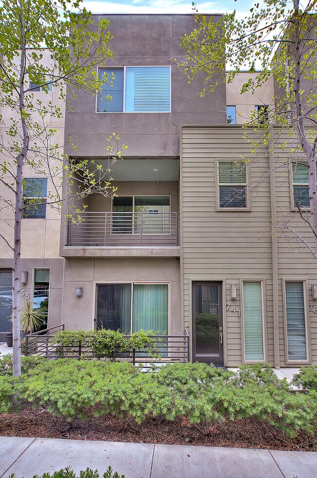 Building Photo - 741 Sawyer Pl
