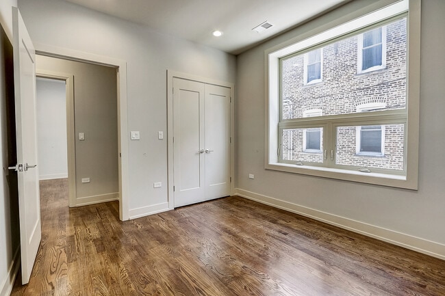 Building Photo - 6349 S Woodlawn Ave