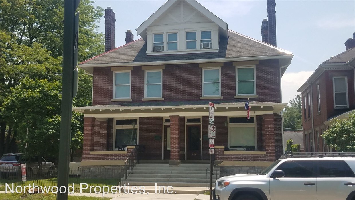 Primary Photo - 67-67 Warren St