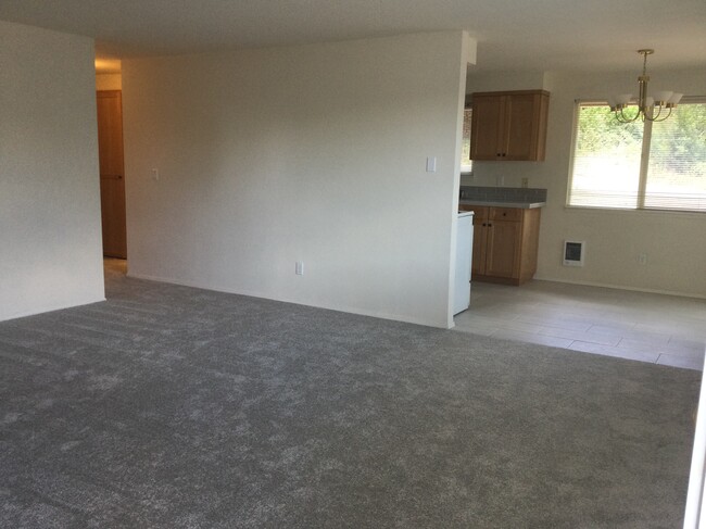 Building Photo - 2111 Sunset Ave
