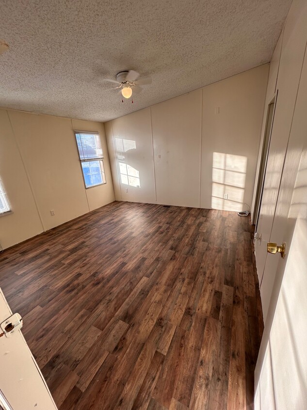 Building Photo - 406 A St