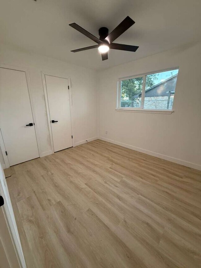 Foto del edificio - BEAUTIFUL HOME IN HOUSTON. MOVE IN READY!.