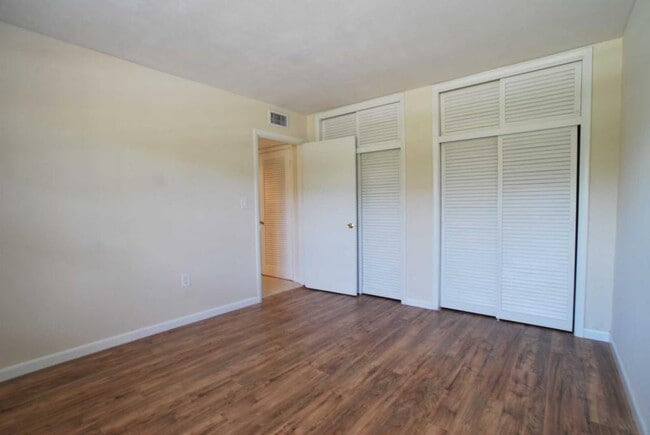Building Photo - 20490 NW 7 Ave #12