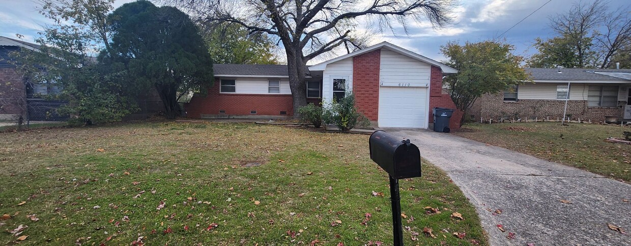 Primary Photo - Great home located in Country Club,$200.00...