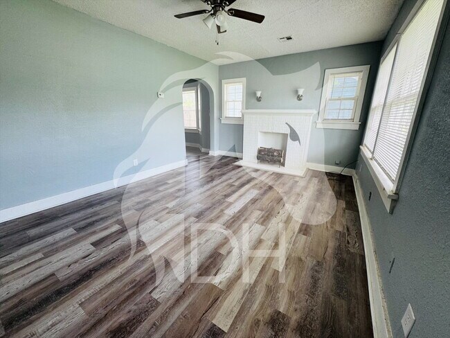 Foto del edificio - "Charming 2-Bedroom Retreat on Northwest L...