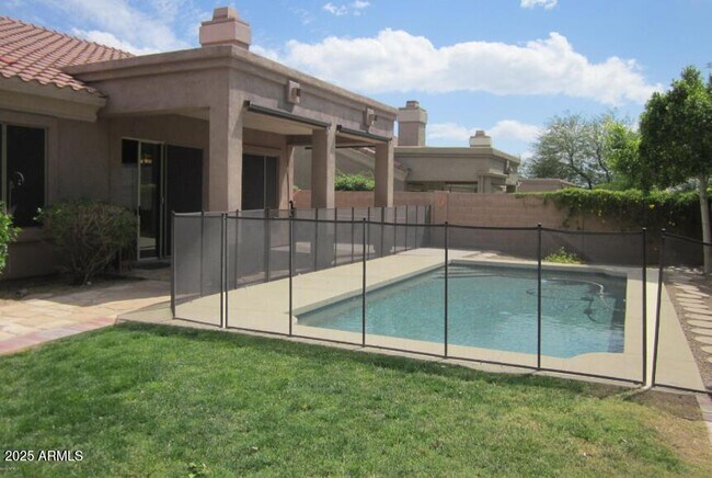 Foto del edificio - 10384 E Rosemary Ln