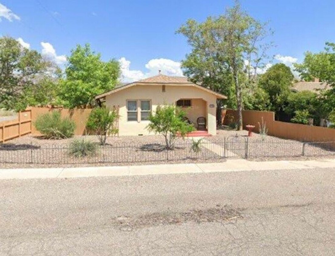 Foto principal - Coming Nov 1st - 3 Bedroom 2 Bath home in ...