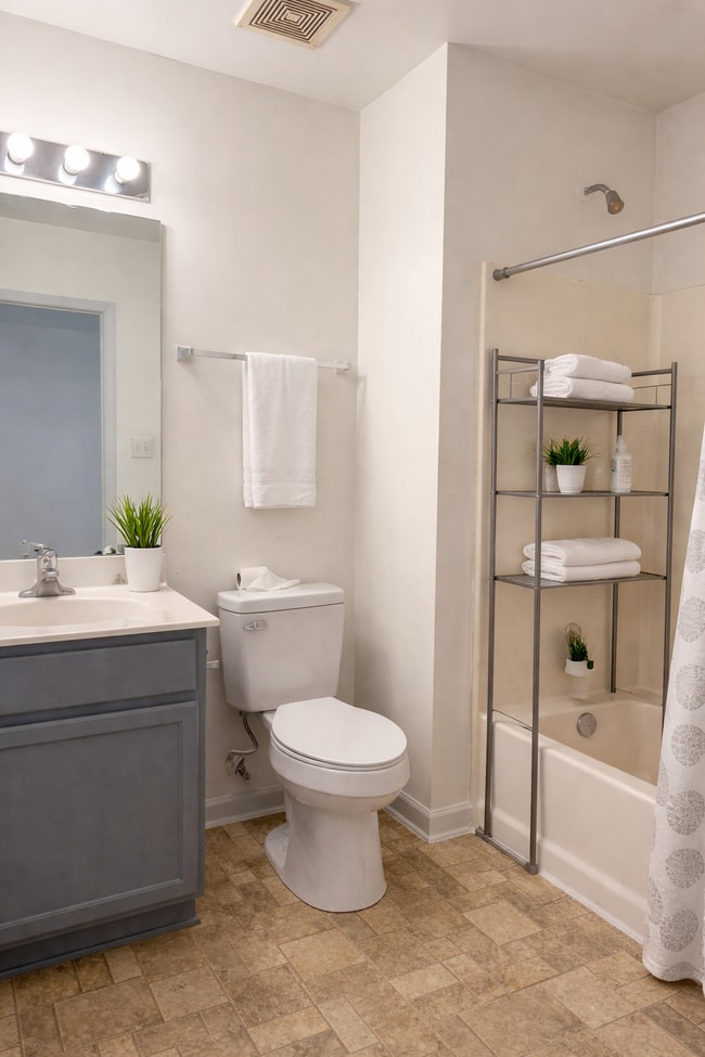 Foto del edificio - THE ESTHER Private Room + Private Bath • No Deposit • Utilities Included • 14 Min to Center City