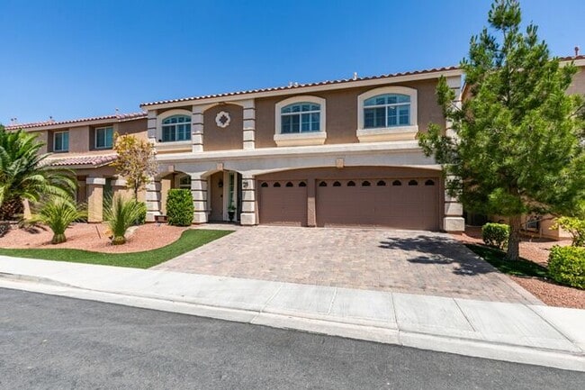 Foto del edificio - Bright & Spacious 5-Bedroom Home with 3-Car Garage in 89141