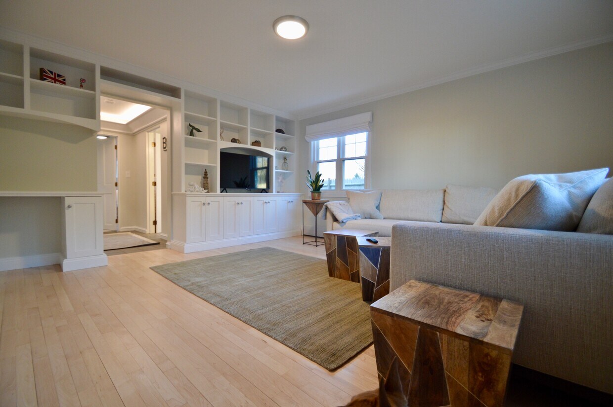 Bright, open and cheery space - 5 Maloney Ln