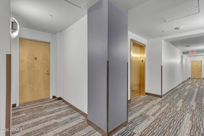 Building Photo - 7127 E Rancho Vista Dr