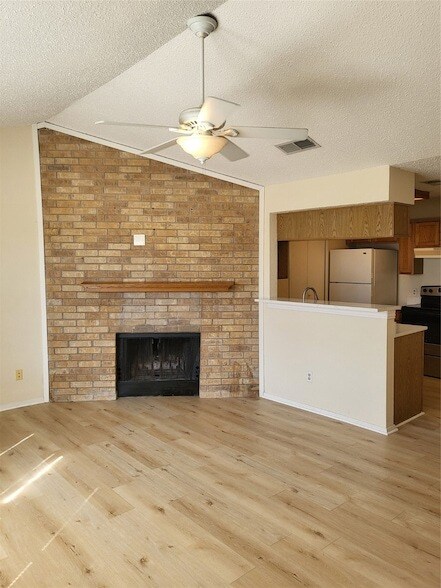 Foto del edificio - 2500 E Park Blvd