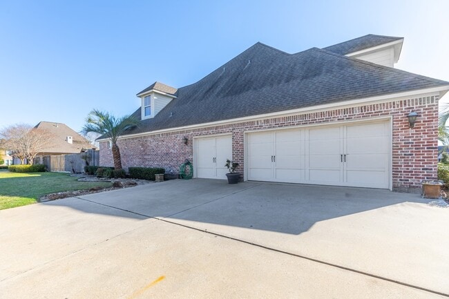 Building Photo - 7790 Deer Chase Dr