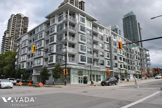 Building Photo - Madison &amp; Dawson 3 Bed Apartment For R...