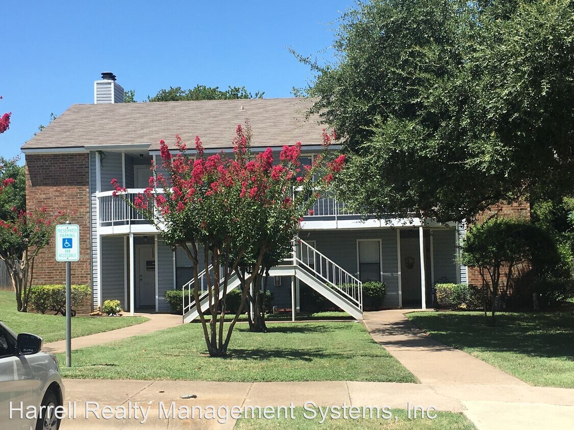 Foto principal - 4317 Lake Shore Dr