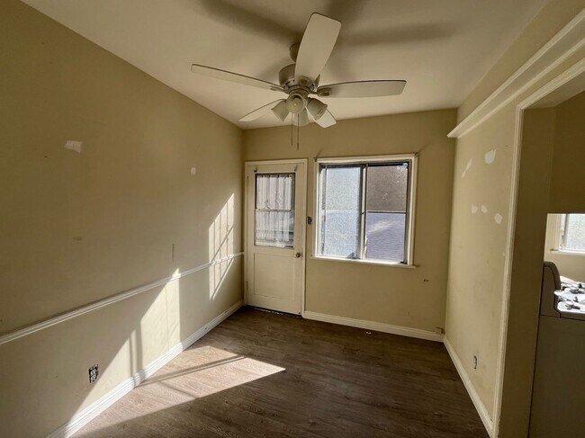 Foto del edificio - 126 N Maple St