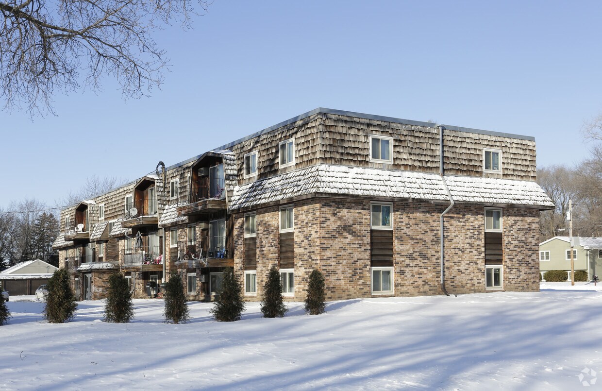 Side view of the building - Blaine Villa Apartments