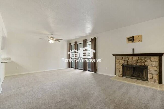 Foto del edificio - Amazing 2 Bedroom 2 Bathroom Condo Available Now! (Cherry Creek School District)
