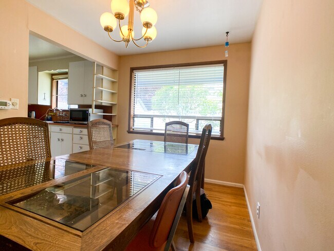 Foto del edificio - 10229 38th Ave SW