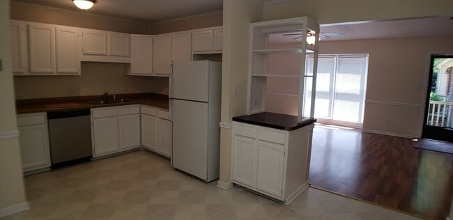 Building Photo - 4721 Matt Dr