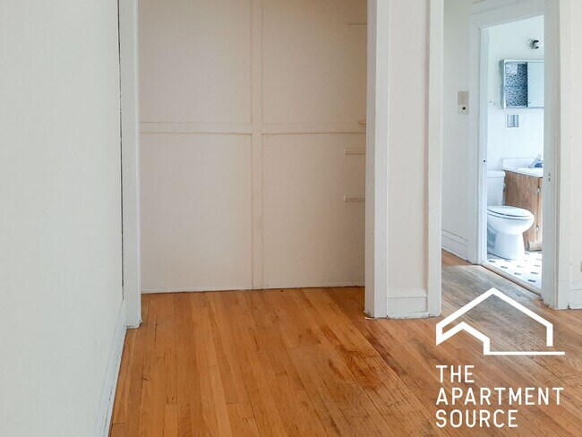 Foto del edificio - 516 W Cornelia Ave