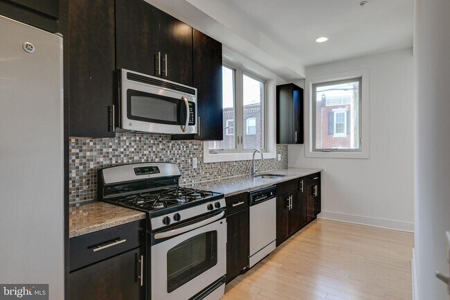 Building Photo - 918 S Darien St