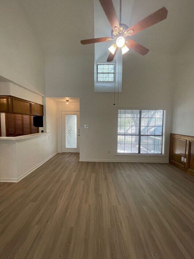 351 Fantail Loop Unit A, Lakeway, TX 78734 Room for Rent in Lakeway