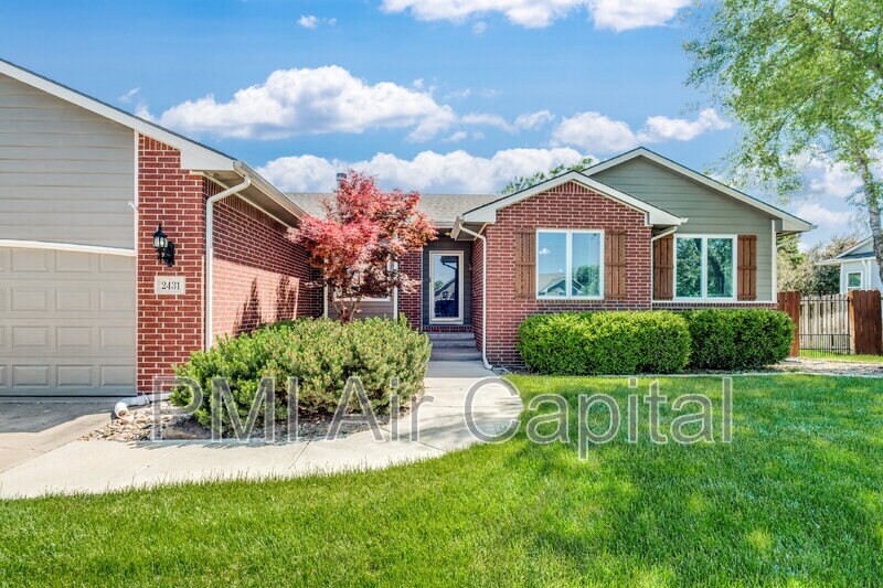 Foto principal - 2431 E Eastridge St