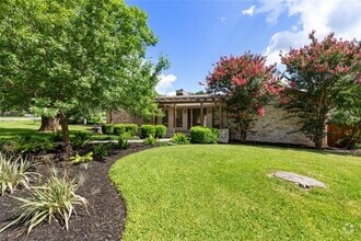 Building Photo - 700 Grey Fox Trail